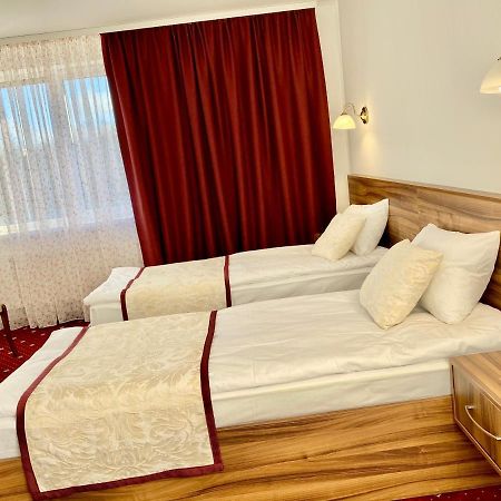 Hotel Rioro Myrhorod Exterior foto