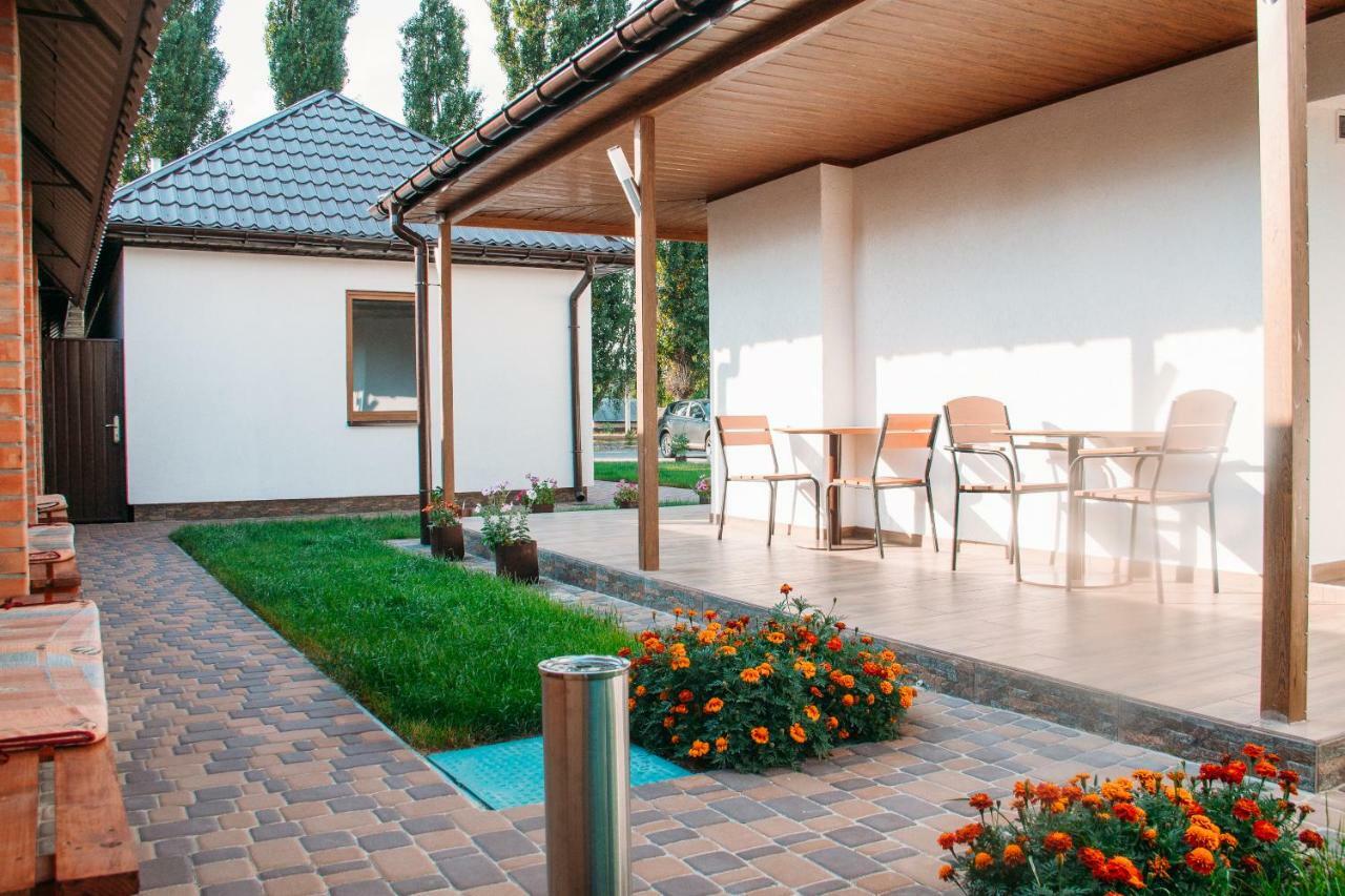 Hotel Rioro Myrhorod Exterior foto