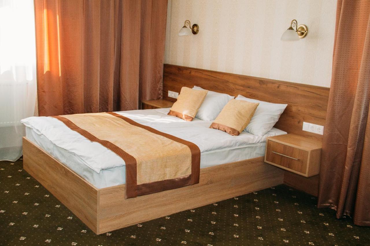 Hotel Rioro Myrhorod Exterior foto