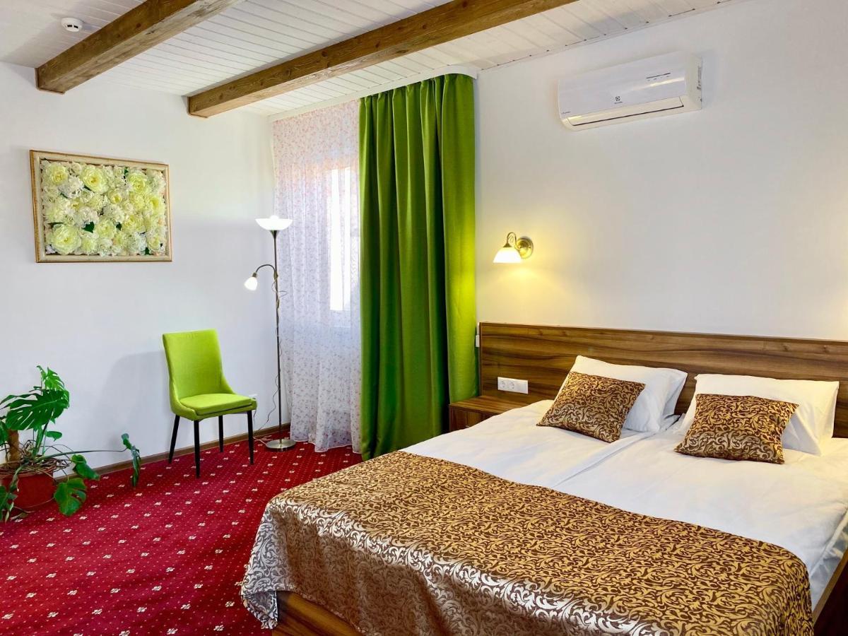 Hotel Rioro Myrhorod Exterior foto