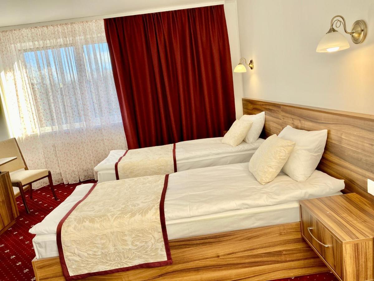 Hotel Rioro Myrhorod Exterior foto